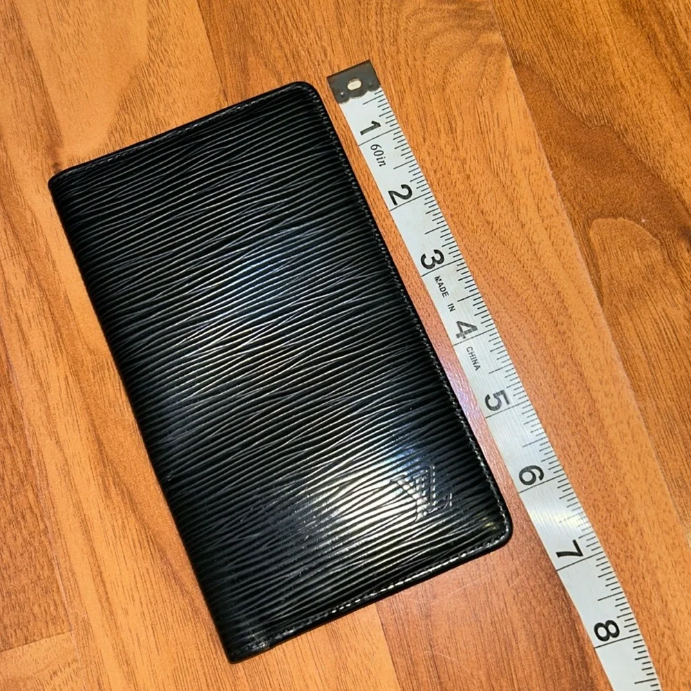 Authentic Louis Vuitton Epi Leather Notebook Cover m